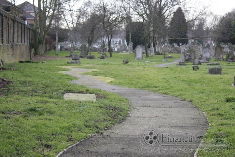 Chiswick Parish Church graveyard