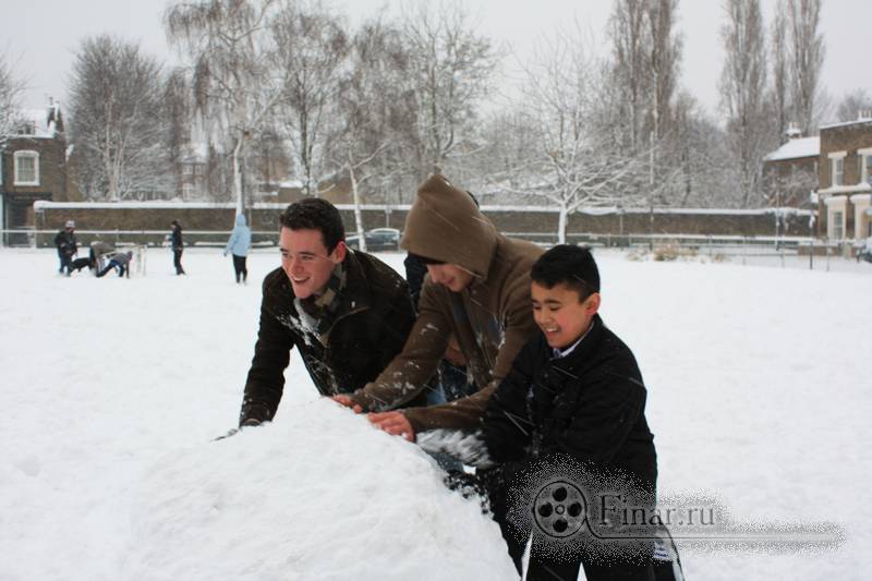 Лондонский снегопад 2009 - снеговико-making